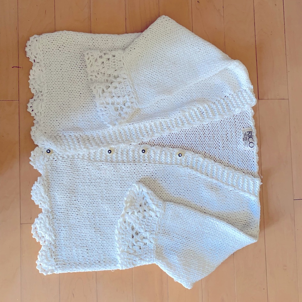 White summer sweater size s/m, crochet at bottom